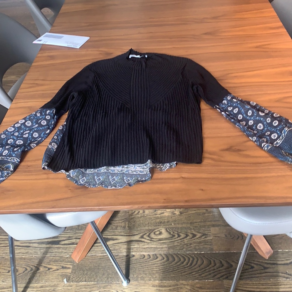 Veronica beard sweater w/att floral blouse